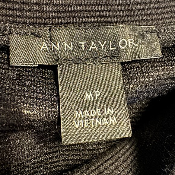 Ann Taylor Chain Link Mock Neck Top in Black  – Size MP (Petite Medium) - Picture 8 of 10